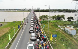 'Trưng dụng' cả hai làn cầu Rạch Miễu để người dân quay lại TP.HCM