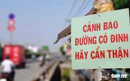 Quốc lộ 1 ở TP.HCM xuất hiện bảng cảnh báo 'đường có đinh, hãy cẩn thận'