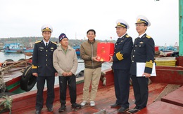 Bộ tư lệnh Vùng 1 Hải quân thăm, tặng quà Tết chiến sĩ, ngư dân