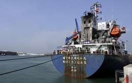 Dự án hóa chất tỉ đô đón tàu chở nguyên liệu để đi vào hoạt động
