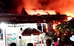 Cháy tiệm tạp hoá rồi lan ra cháy luôn nhà dân ở Quảng Nam