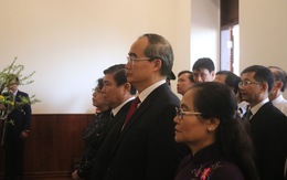 Lãnh đạo TP.HCM dâng hương Chủ tịch Hồ Chí Minh và Chủ tịch Tôn Đức Thắng