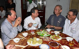 Chủ tịch Thừa Thiên Huế đón giao thừa và ăn cơm với bà con Thượng thành