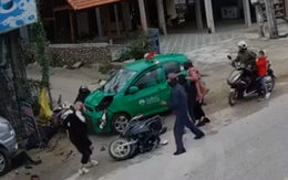 Tài xế taxi ngủ gật tông ba xe máy, 9 người bị thương