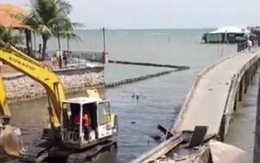 Chính quyền dỡ cầu cảng Hàm Ninh vì không đảm bảo an toàn, dân tụ tập phản đối