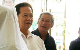 Nguyên Thủ tướng Nguyễn Tấn Dũng và nhiều nghệ sĩ đến chia buồn cùng gia đình Nguyễn Chánh Tín