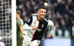 Ronaldo lập hat-trick, Juventus giữ vững đỉnh bảng