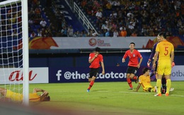 Chùm ảnh cầu thủ Hàn Quốc 'bùng nổ', cầu thủ Trung Quốc 'sụp đổ' sau bàn thắng muộn