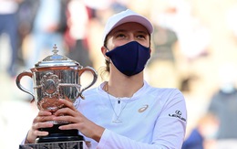 Thắng dễ Kenin, tay vợt 19 tuổi Swiatek vô địch Roland Garros