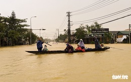 Tạm dừng chạy tàu giữa Hà Nội với Huế do lũ lụt