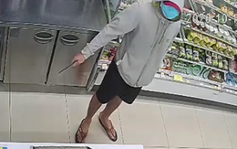 Nam thanh niên cầm dao đe dọa 2 nhân viên cửa hàng tiện lợi cướp tiền