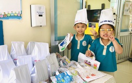 Trẻ thích thú vào bếp trong Ngày hội dinh dưỡng