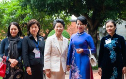Phu nhân 2 thủ tướng Việt - Nhật thăm Văn Miếu trong tiết thu Hà Nội