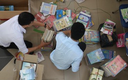 Quyên góp hàng ngàn bộ sách giáo khoa cũ tặng học sinh miền Trung
