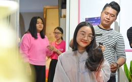Cảm động bạn trẻ Sài Gòn ‘cắt phăng’ mái tóc gửi tặng bệnh nhân ung thư