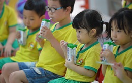 Mới có 25 tỉnh thành triển khai cho học sinh uống sữa học đường