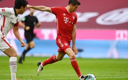 Lewandowski lập hat-trick, Bayern vùi dập Frankfurt