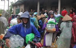 1.500 suất quà về kịp trước ngày nước lên ở vùng lụt Quảng Trị