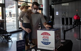 Không còn kịp bầu qua đường bưu điện, người Mỹ được kêu gọi tự đi bỏ phiếu