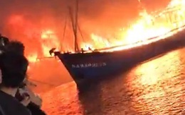 Nhiều tàu cá ngư dân Nghệ An đang cháy ngùn ngụt trong đêm