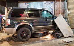 TP.HCM: xe hơi tông hàng loạt xe máy, ít nhất 4 người bị thương