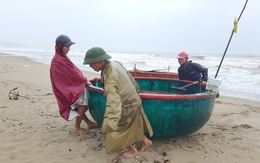 Hà Tĩnh cấm biển, Nghệ An còn gần 500 tàu chưa trú bão