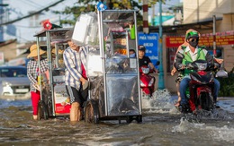 TP.HCM đón đợt triều cường cao nhất năm, đường phố ngập lênh láng