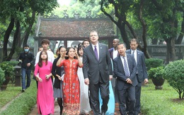 Đại sứ Mỹ Kritenbrink thăm Văn Miếu, tưởng niệm danh nhân Chu Văn An