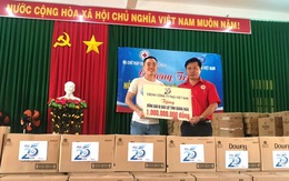 P&G Việt Nam hỗ trợ nước uống sạch và quà cho người dân vùng lũ