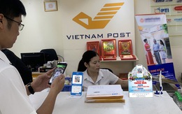 Người dân hào hứng với thanh toán QR Code tại Bưu điện Việt Nam