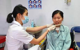 Cô gái ngộ độc patê Minh Chay xuất viện sau hơn 100 ngày điều trị