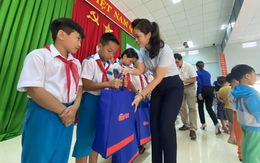Quà Tiếp sức đến trường đến với học sinh, giáo viên vùng bão lũ Quảng Nam