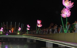 Lung linh đêm hoa đăng bên bến Ninh Kiều