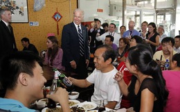 Quán mì ông Biden từng ăn ở Bắc Kinh 9 năm trước nay nổi như cồn, thêm món ăn 'Biden'