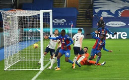Lloris mắc sai lầm, Tottenham đánh rơi chiến thắng trước Crystal Palace