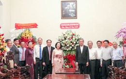 Bà Trương Thị Mai thăm, chúc Giáng sinh Tòa Tổng giám mục TP.HCM