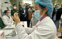 Việt Nam thử nghiệm vắc xin: ‘Tình nguyện viên chỉ sốt nhẹ, không cần can thiệp y tế’