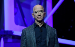 Tỉ phú Jeff Bezos khẳng định sẽ đưa người phụ nữ đầu tiên lên Mặt Trăng