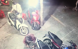 Video lợi dụng tang gia bối rối, hai kẻ trộm cắt khóa dắt 2 xe máy đắt tiền