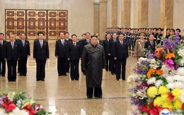 Chủ tịch Triều Tiên Kim Jong Un xuất hiện lần đầu sau khi COVID-19 bùng phát