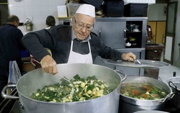 Thành Rome có đầu bếp 90 tuổi của những người vô gia cư