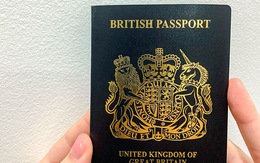 Anh chính thức đổi màu hộ chiếu sau sự kiện Brexit