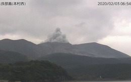 Núi lửa Shindake tại Nhật Bản phun trào, cột tro và khói bốc cao tới 7.000m