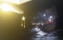 Cứu tàu câu mực cùng 40 ngư dân gặp nạn trên Biển Đông