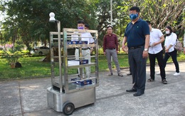Thầy trò chế tạo robot phục vụ người cách ly vì dịch COVID-19
