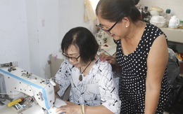 Những cô thợ may khẩu trang miễn phí phát cho công nhân, lao động nghèo ở Sài Gòn