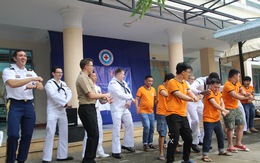 Hải quân Mỹ nhảy 'Gangnam style' trong trung tâm dạy nghề ở Đà Nẵng