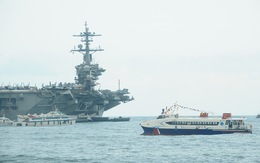 Đội tàu hai lần đón hàng không mẫu hạm Mỹ