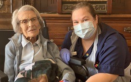 Sống qua 2 cuộc chiến tranh thế giới, cụ bà 106 tuổi thắng luôn COVID-19