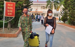 Lãnh đạo các địa phương Thừa Thiên Huế đón lao động ở Lào hết cách ly về nhà